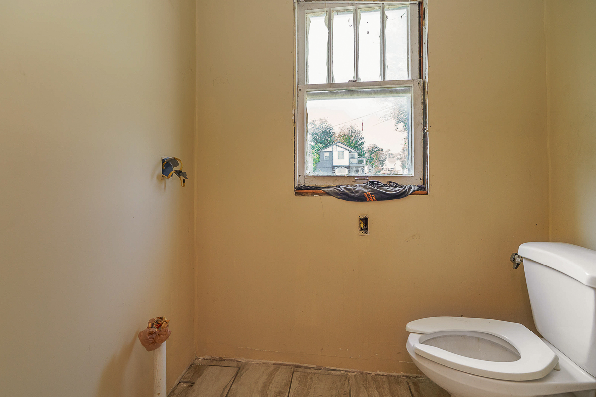 205-207 e Southwood Ave-27