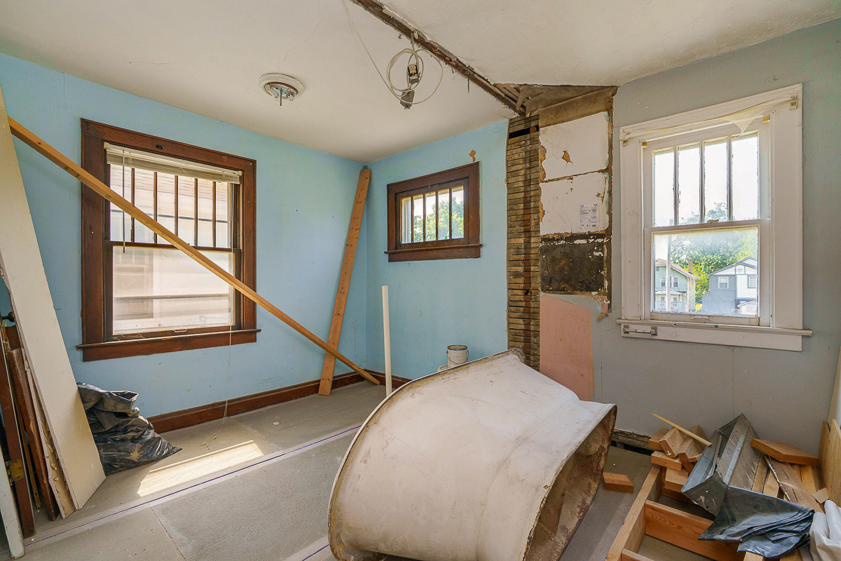 205-207 e Southwood Ave-29