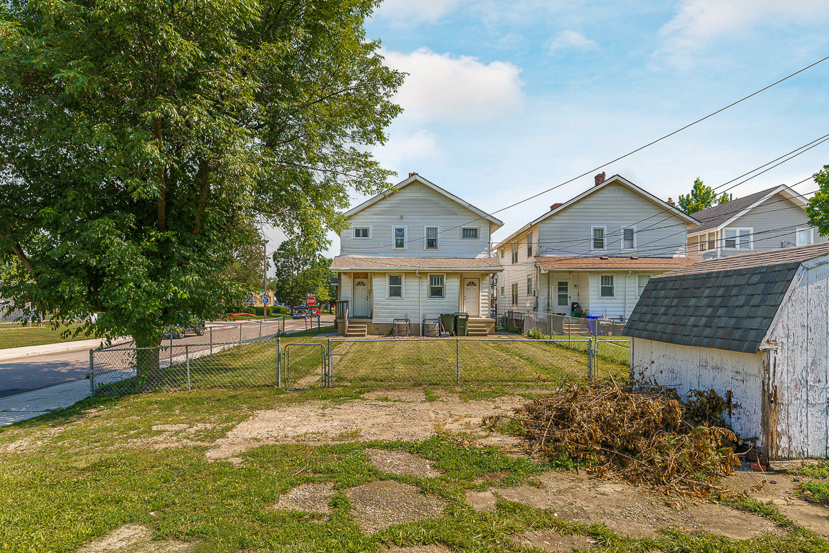 205-207 e Southwood Ave-6