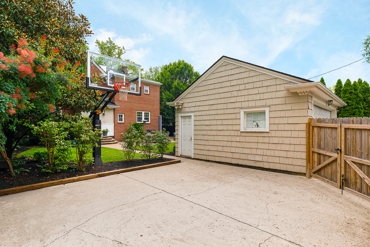2356 Sherwood Rd-11