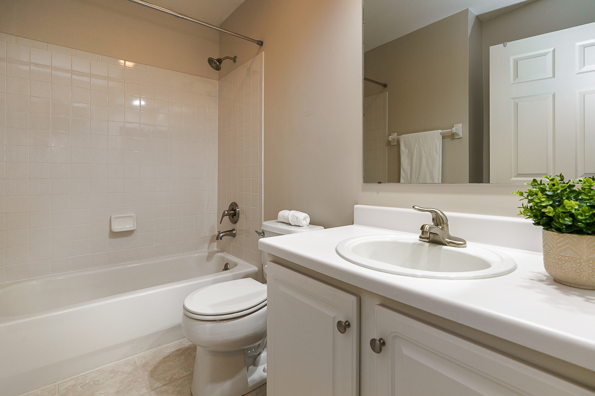 2432 Crystal Springs Dr-23