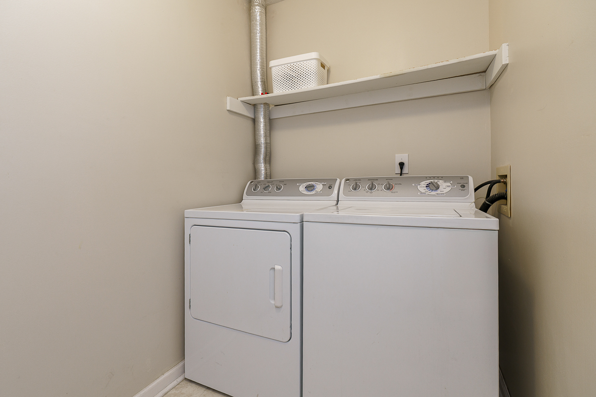 2432 Crystal Springs Dr-30