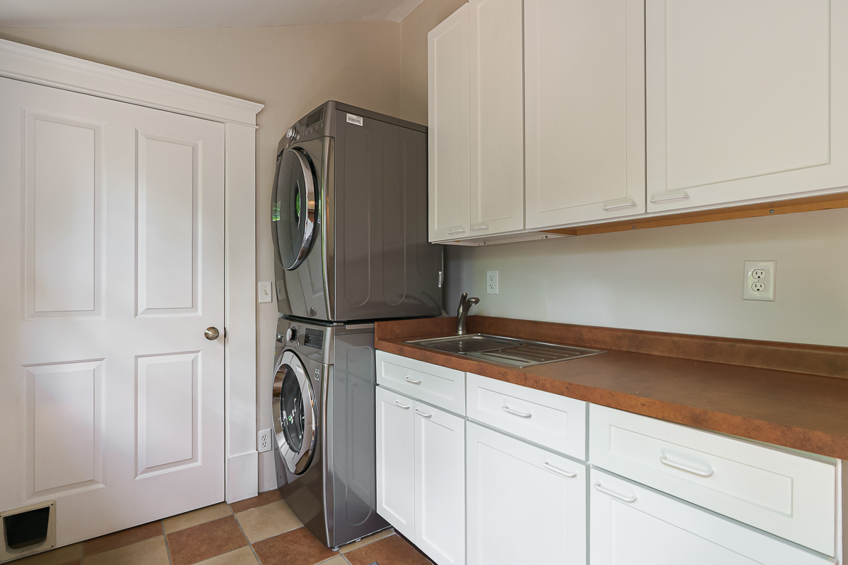 243 E Whittier St-13