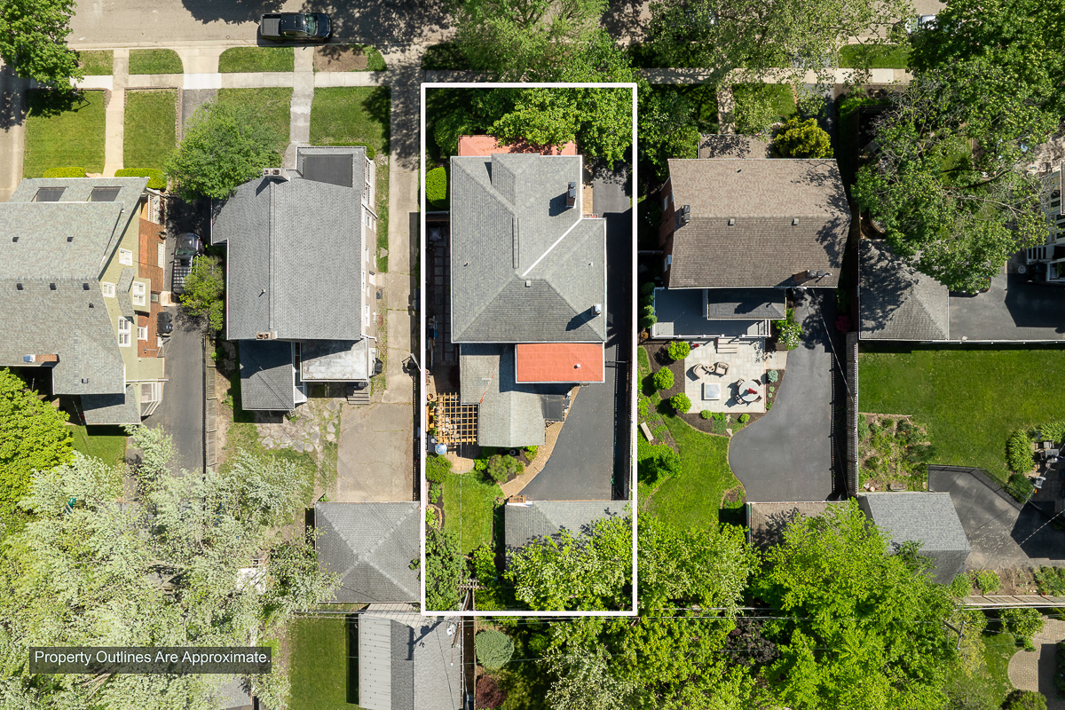 2554 Seneca Park Pl-1