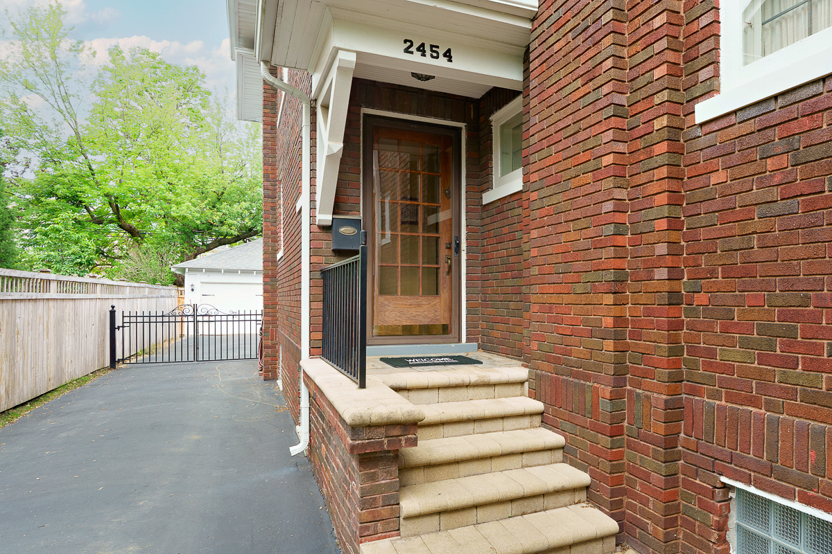 2554 Seneca Park Pl-11