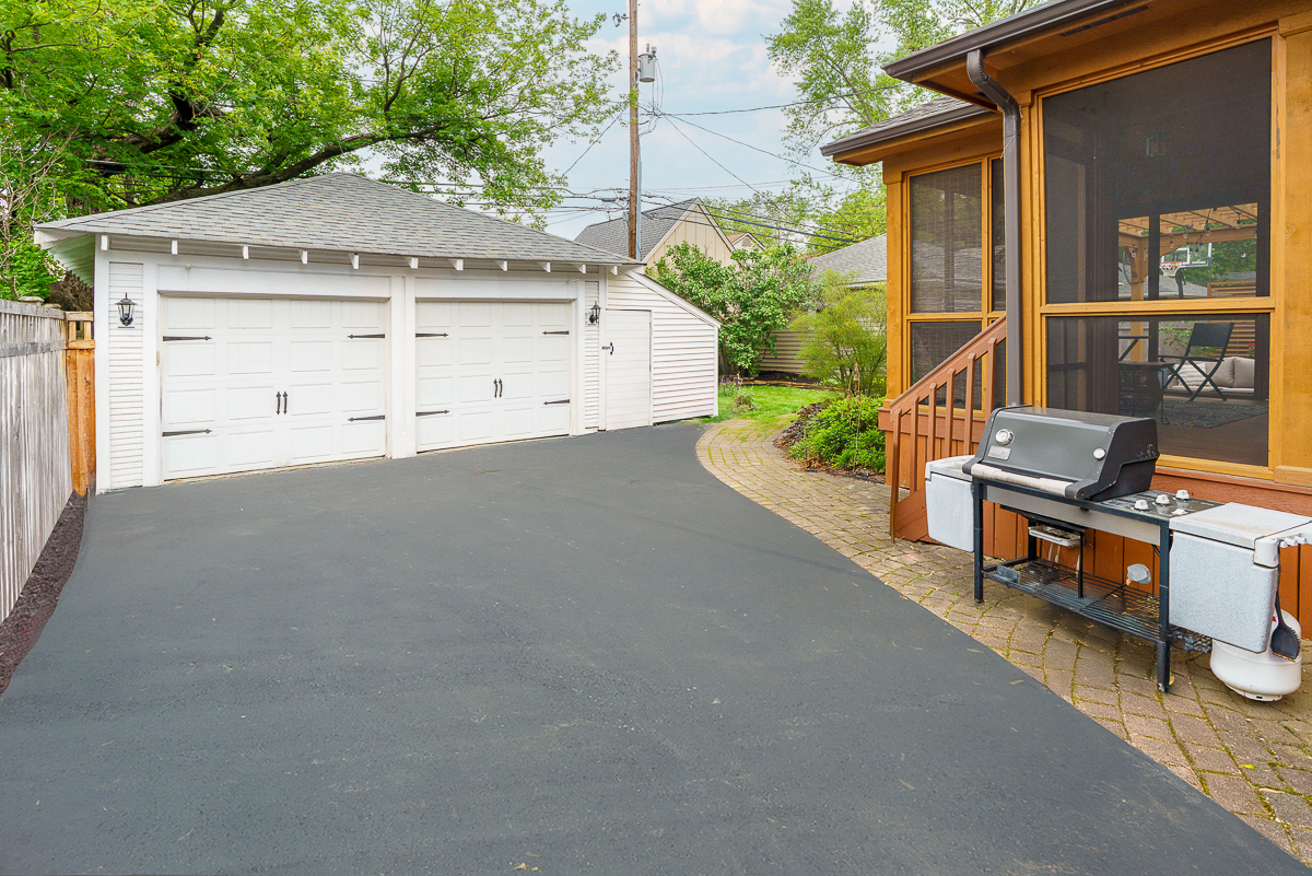 2554 Seneca Park Pl-12