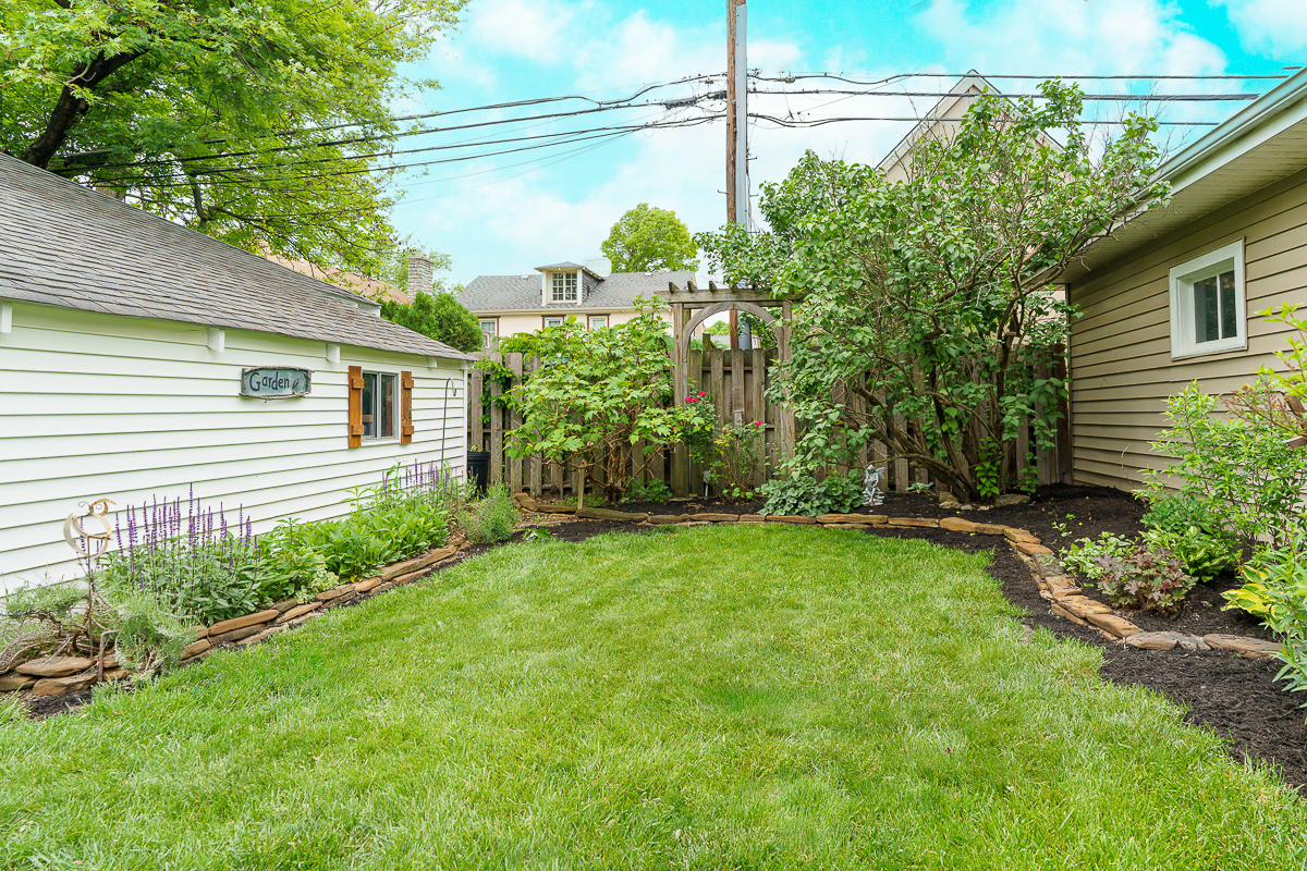 2554 Seneca Park Pl-14