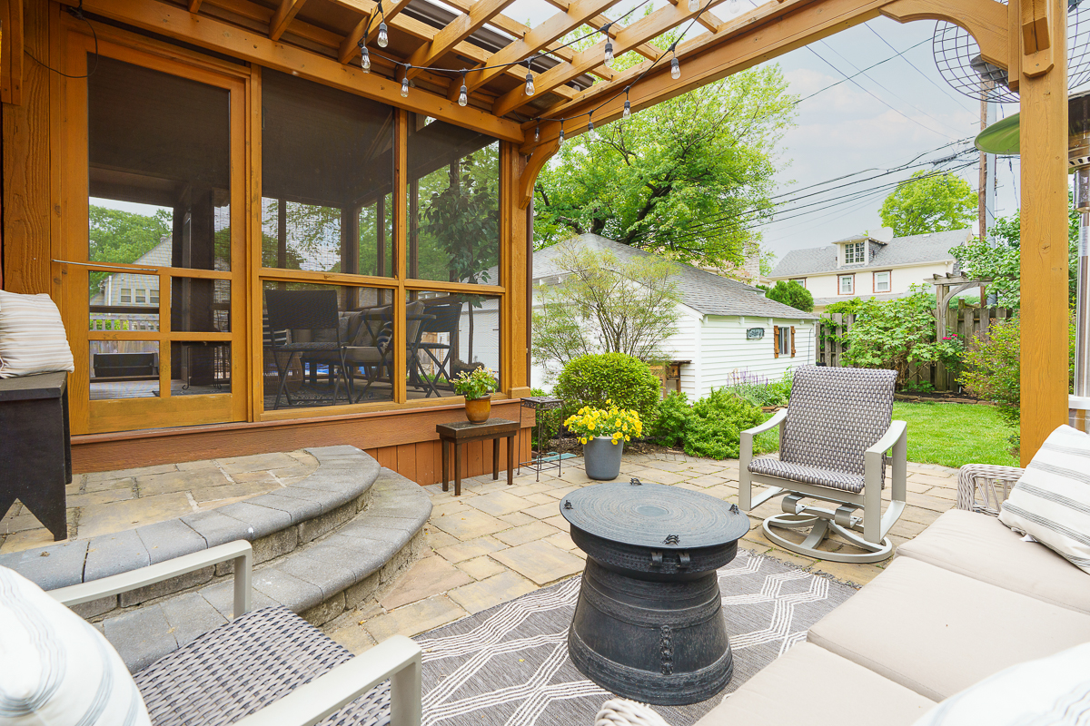 2554 Seneca Park Pl-15