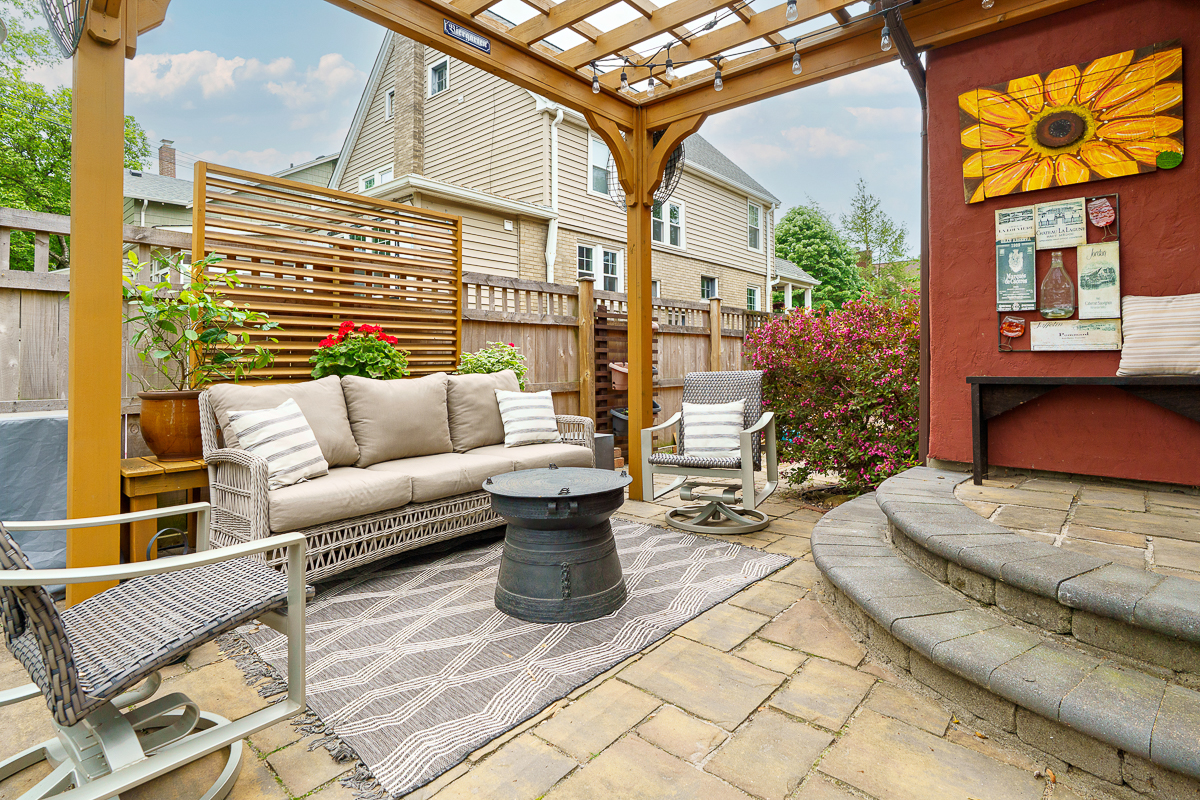 2554 Seneca Park Pl-16