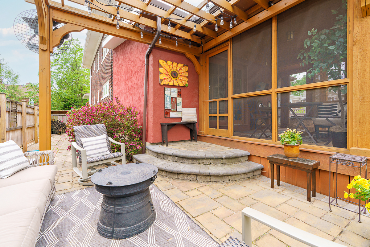 2554 Seneca Park Pl-17