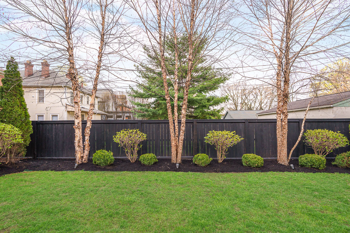 251 E Deshler Ave-11