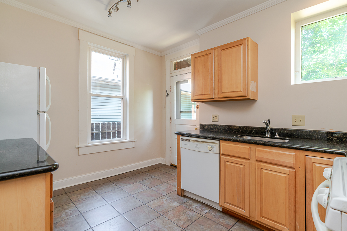 252 e Thurman Ave-11