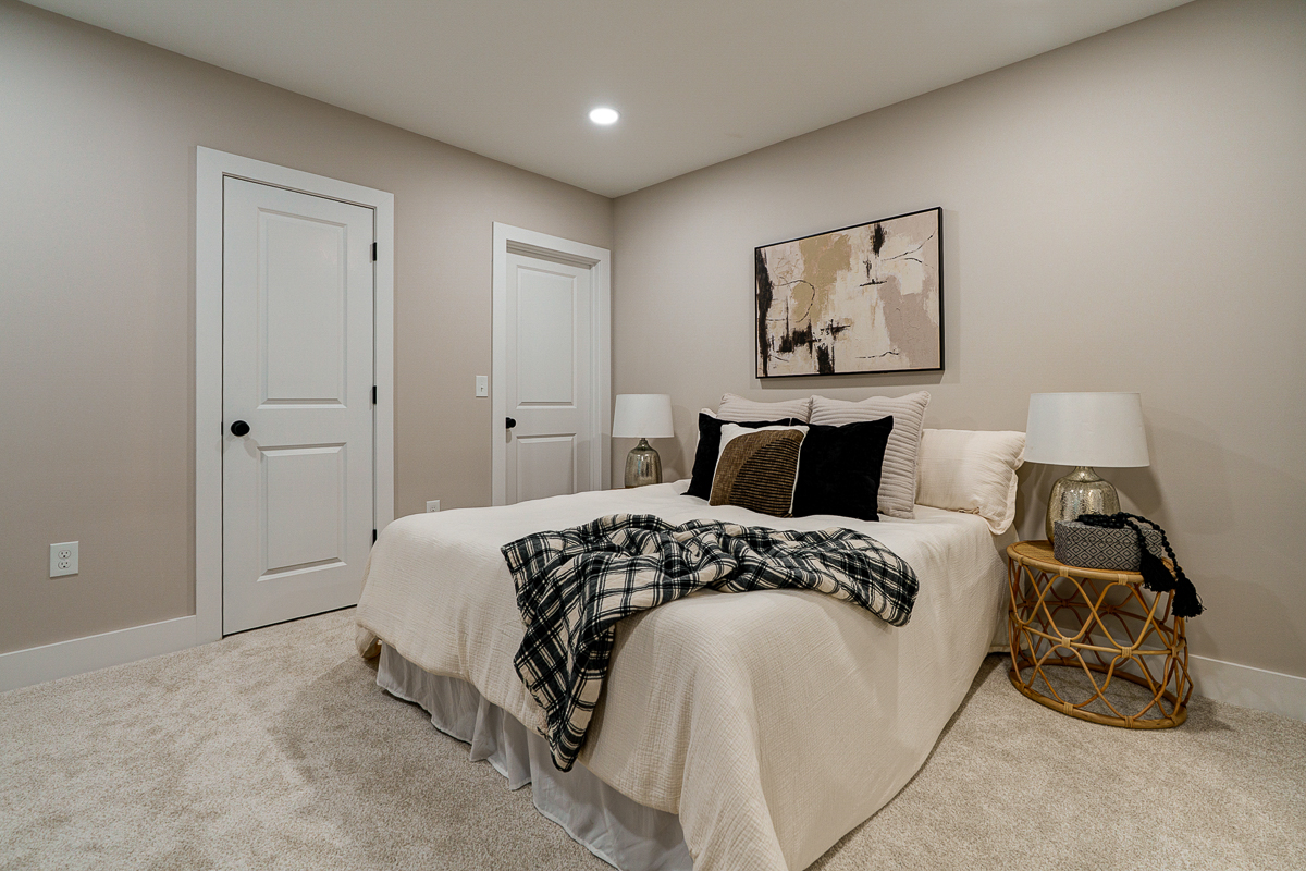 2587-2589 Dayton Ave -14