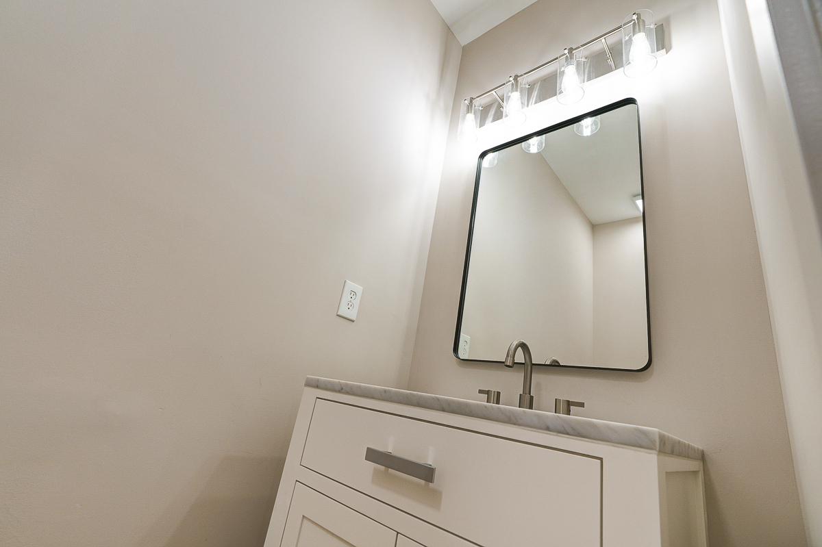 2587-2589 Dayton Ave -17