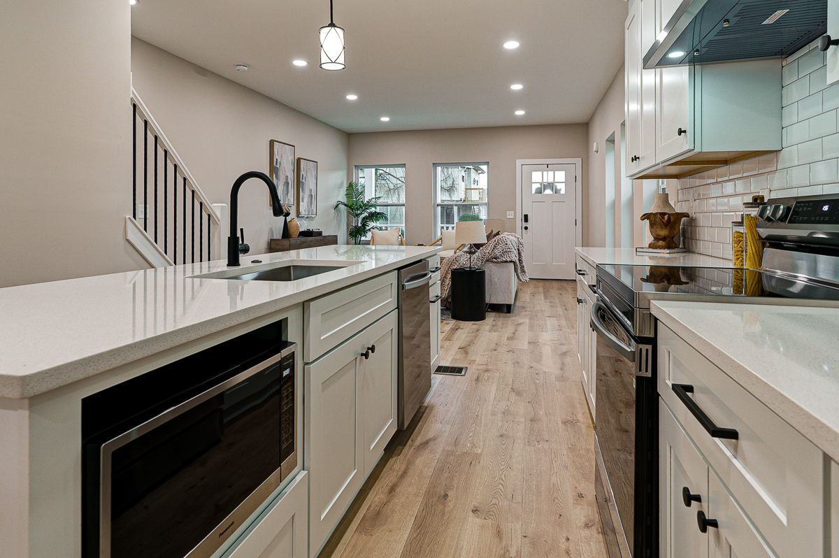 2587-2589 Dayton Ave -24