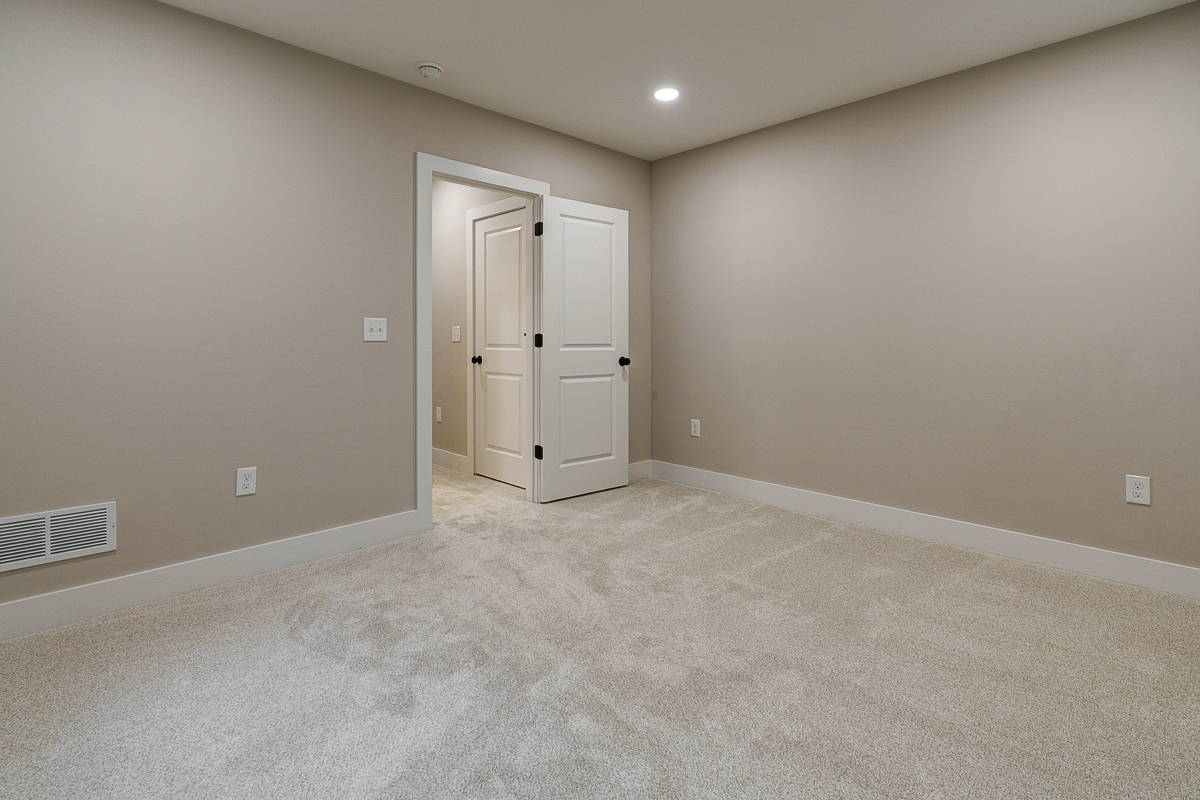 2587-2589 Dayton Ave -49