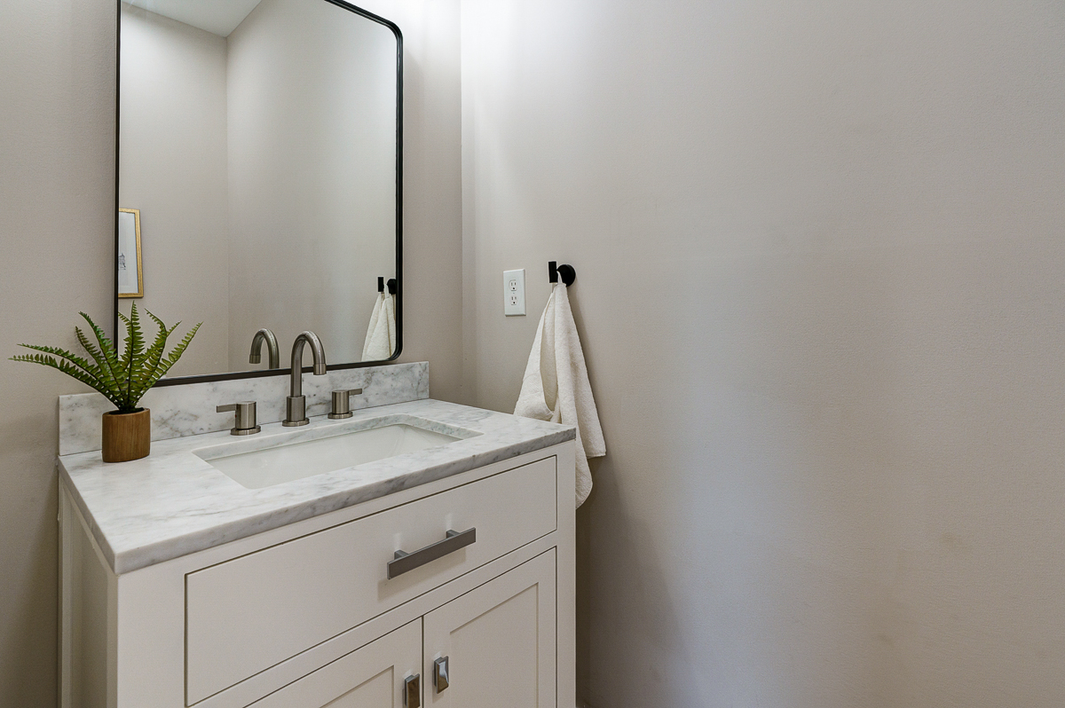 2587-2589 Dayton Ave -50