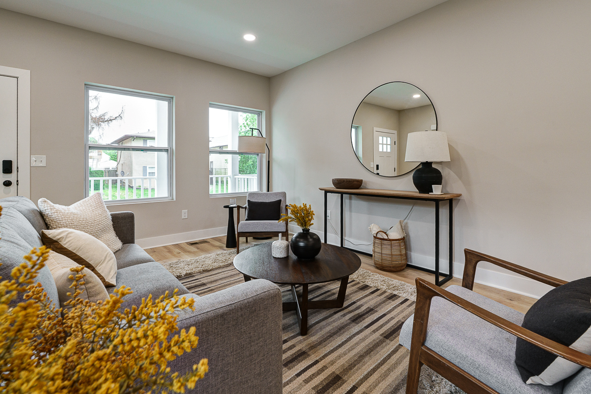 2587-2589 Dayton Ave -52