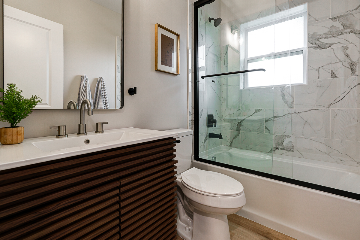 2587-2589 Dayton Ave -63