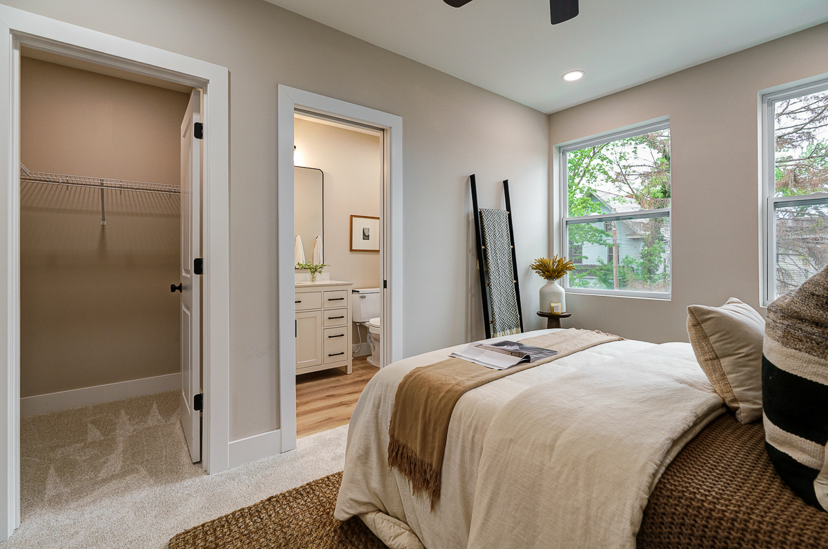 2587-2589 Dayton Ave -67