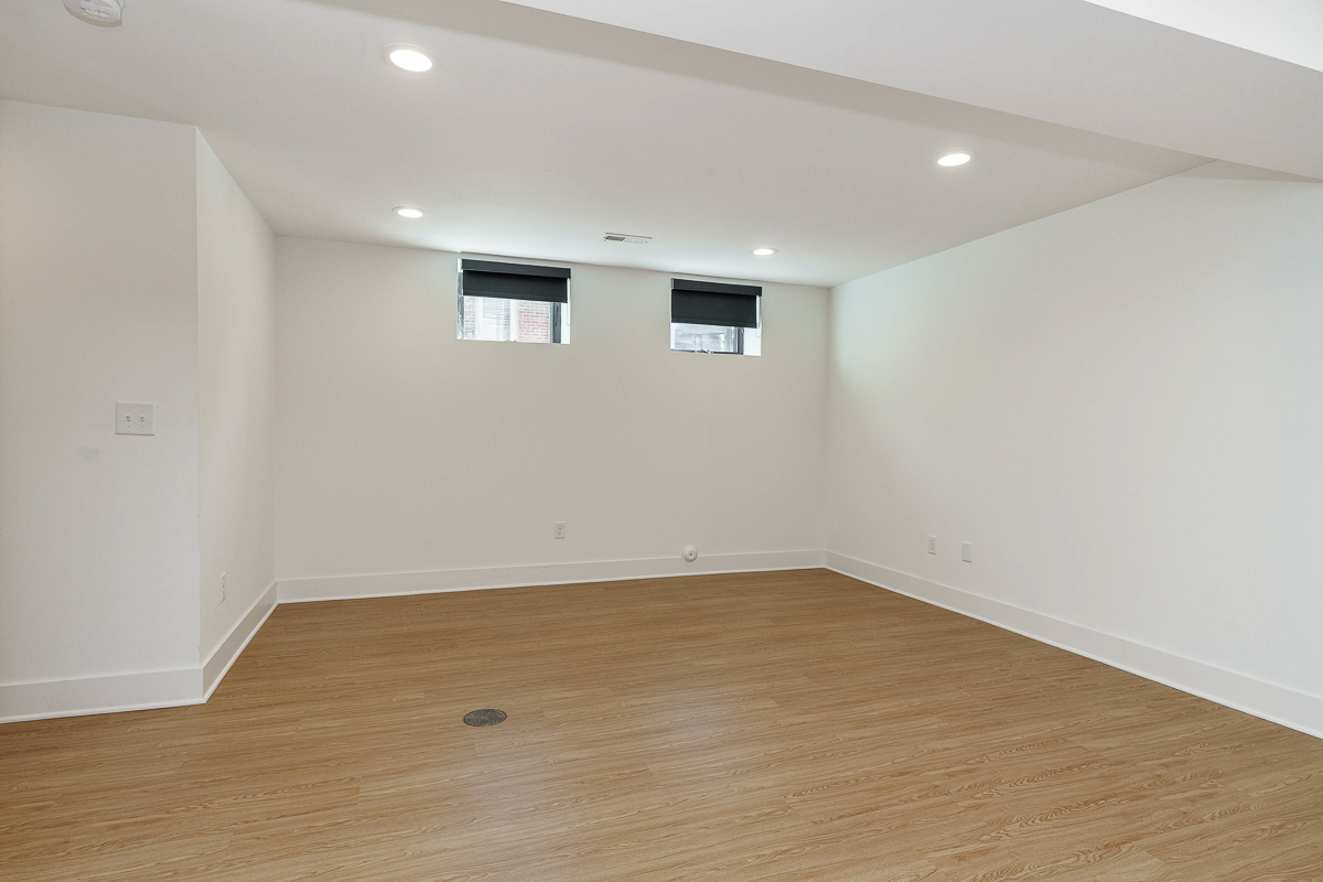 25 w Frankfort St-16