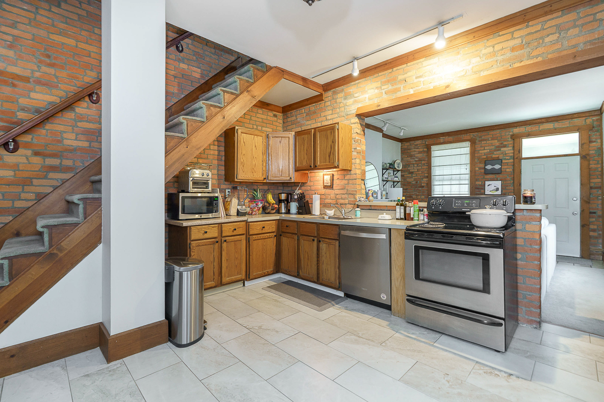 279-281 E Beck St-10