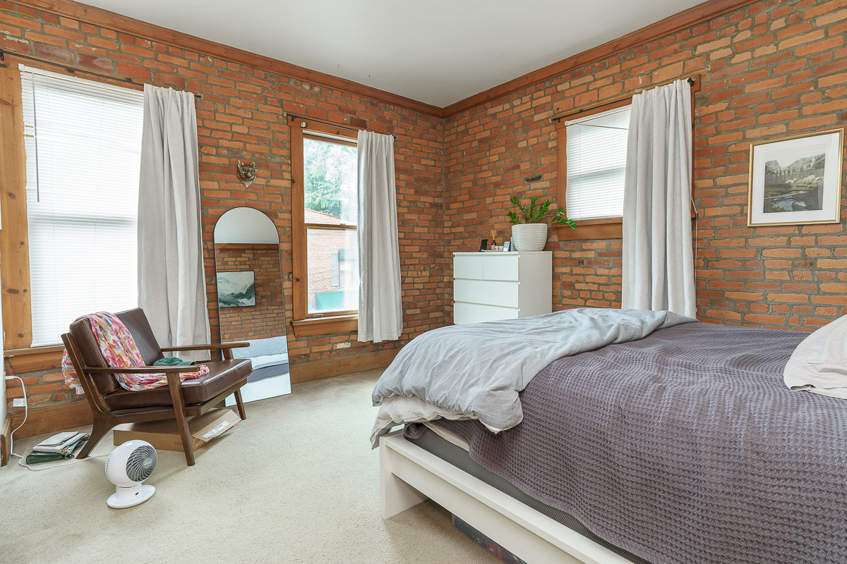 279-281 E Beck St-13