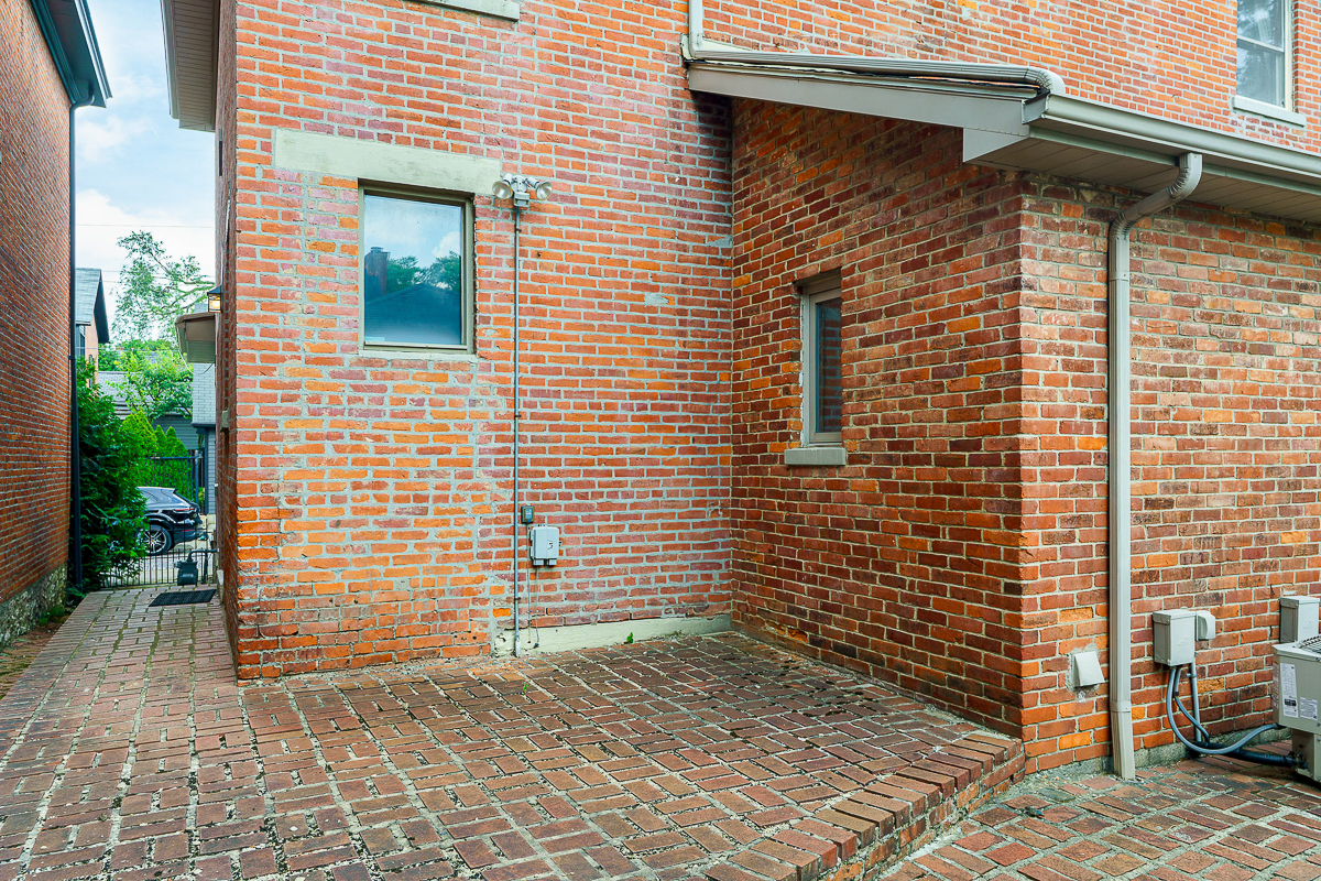 279-281 E Beck St-16