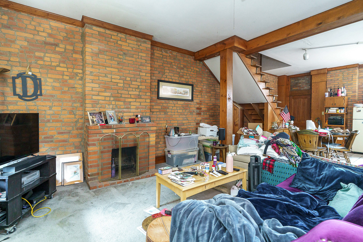 279-281 E Beck St-17