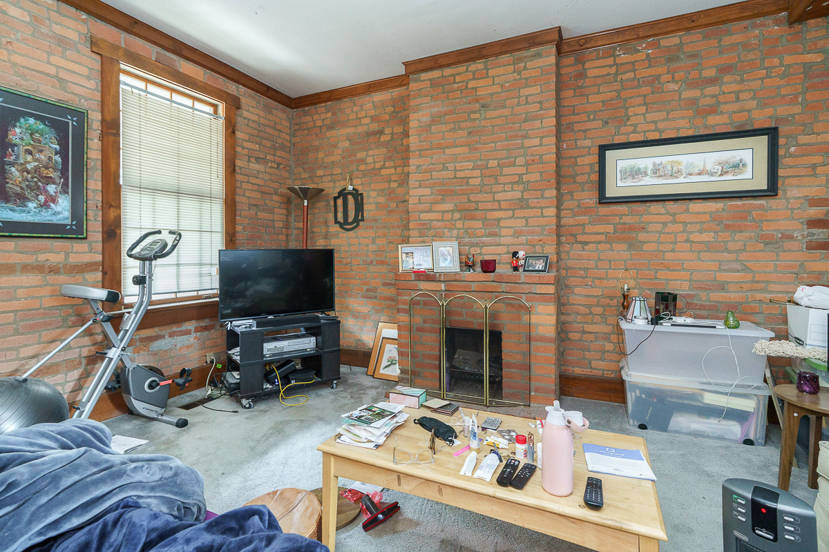 279-281 E Beck St-18