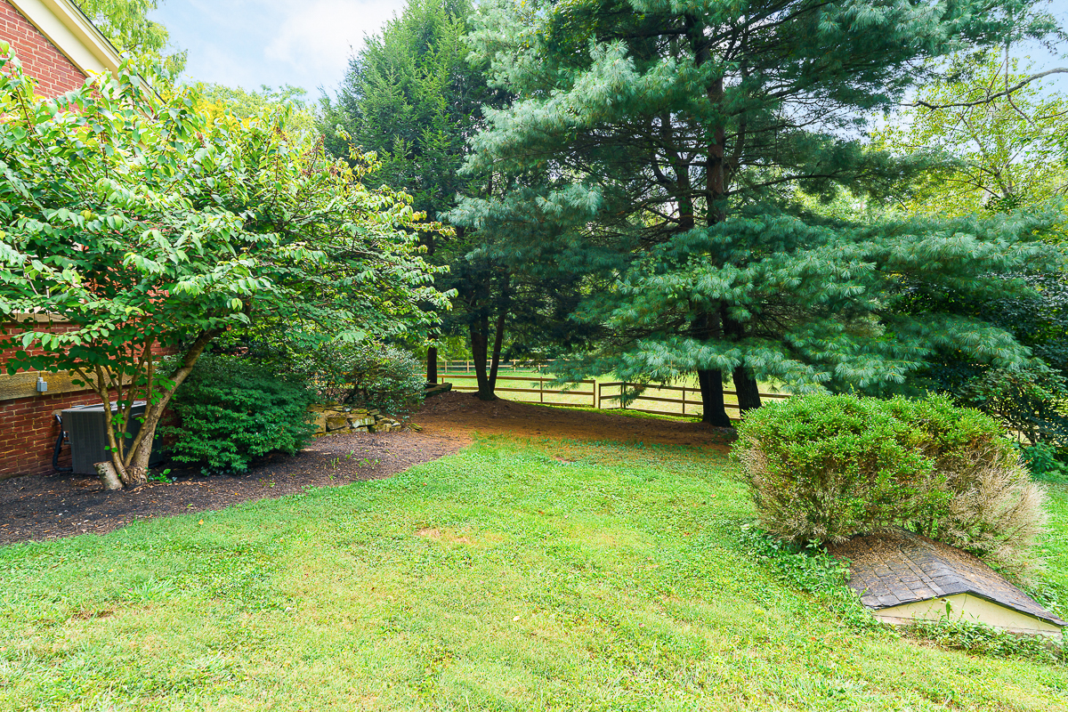 2865 Leitnaker Rd-26