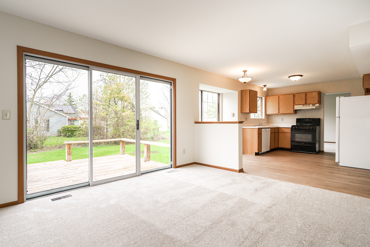 2892 Phoenix ave -11