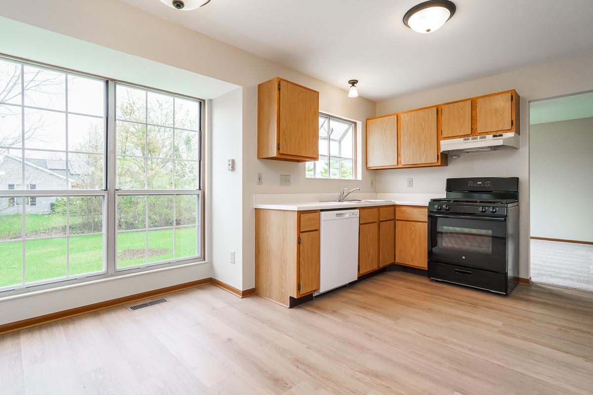 2892 Phoenix ave -12