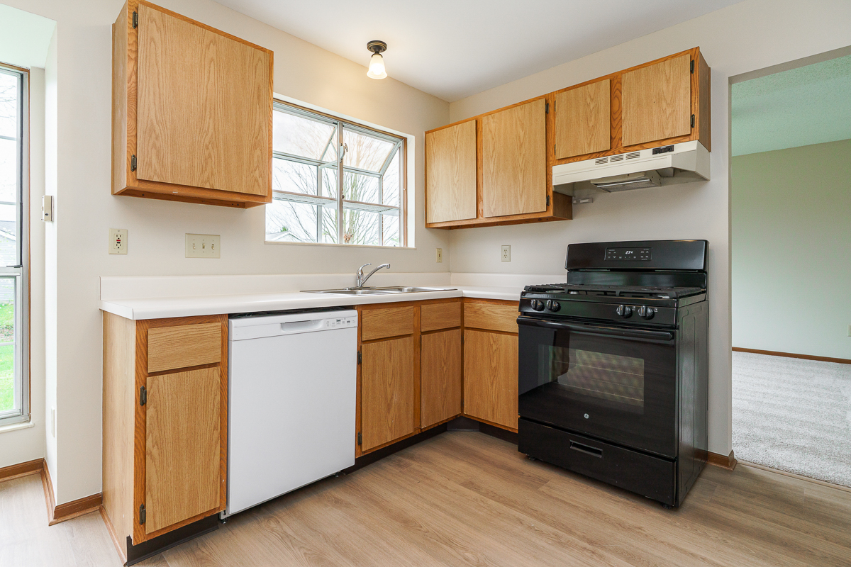 2892 Phoenix ave -13