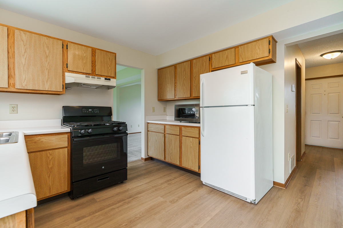 2892 Phoenix ave -14