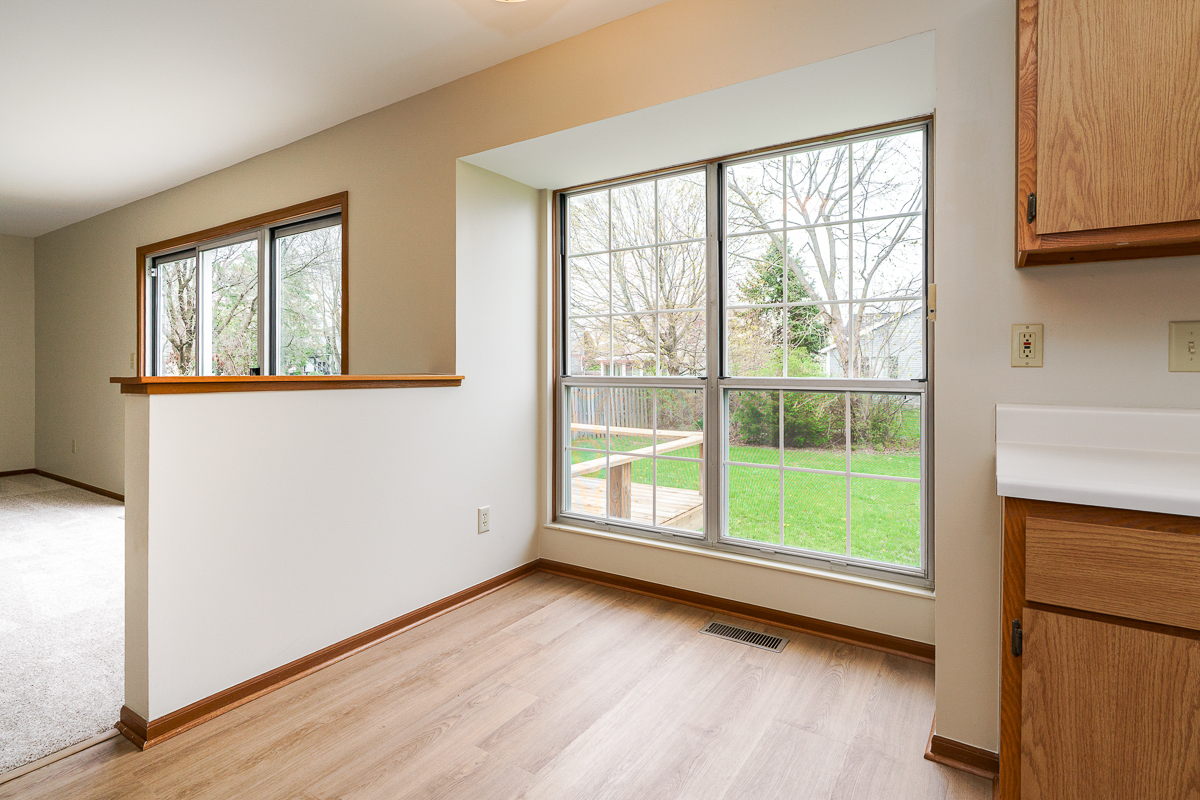 2892 Phoenix ave -16