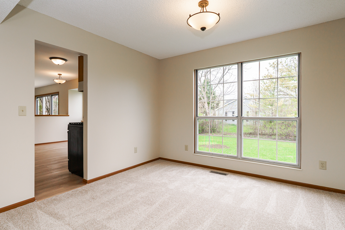 2892 Phoenix ave -17