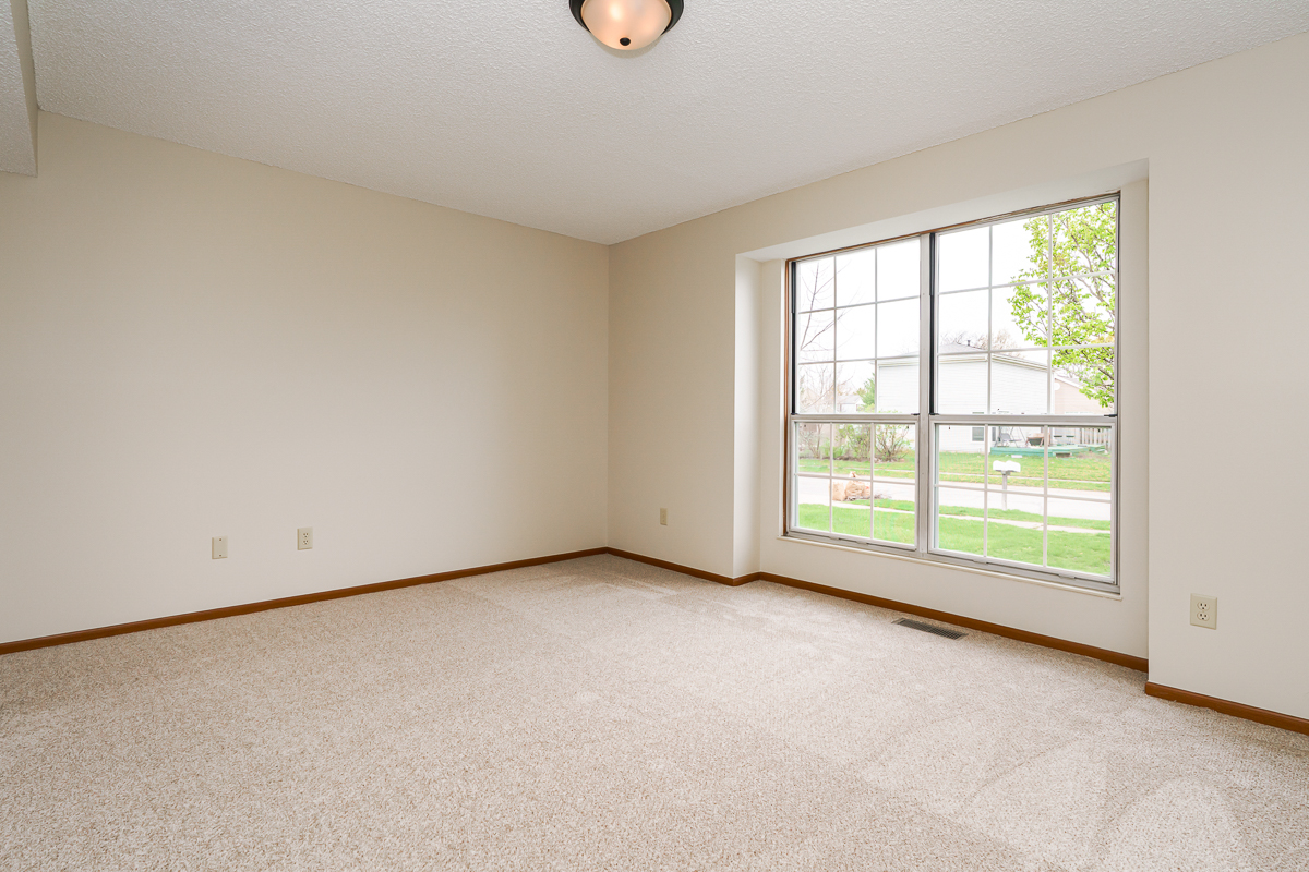 2892 Phoenix ave -19