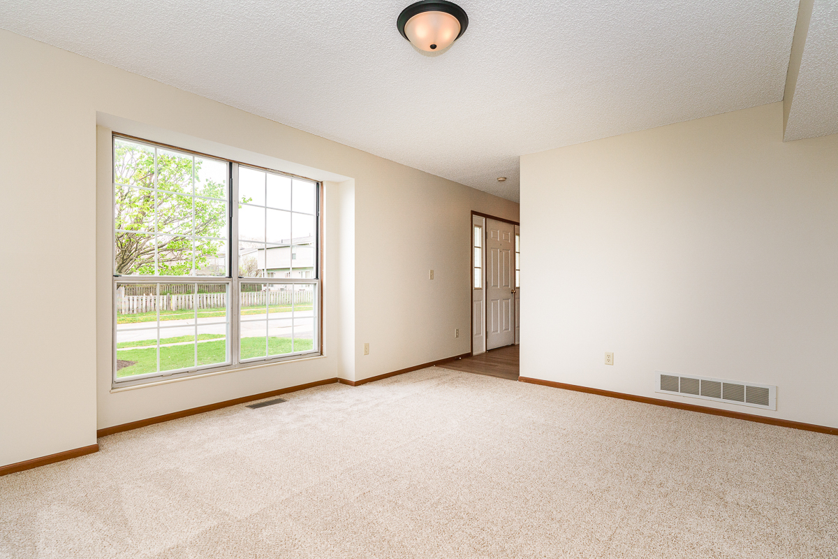 2892 Phoenix ave -20