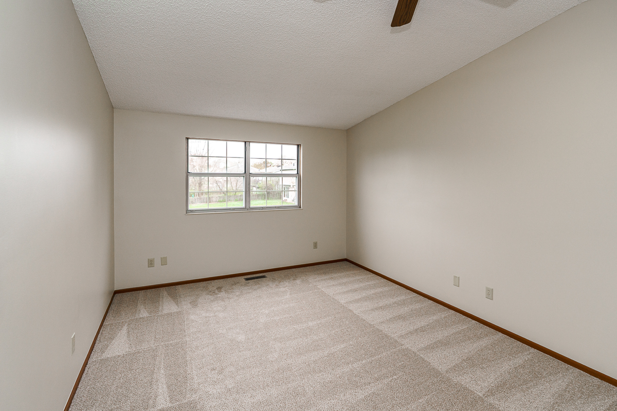 2892 Phoenix ave -24