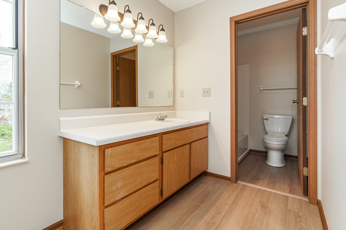 2892 Phoenix ave -26