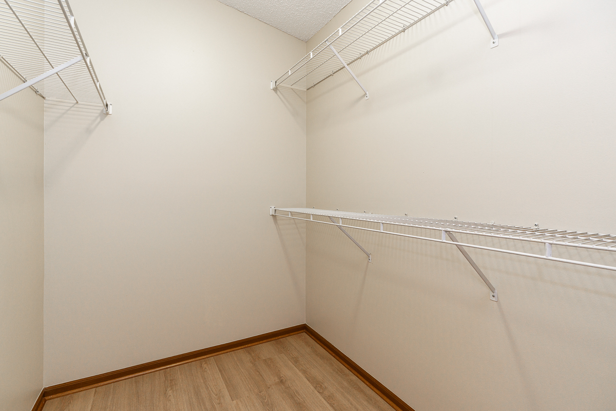 2892 Phoenix ave -28