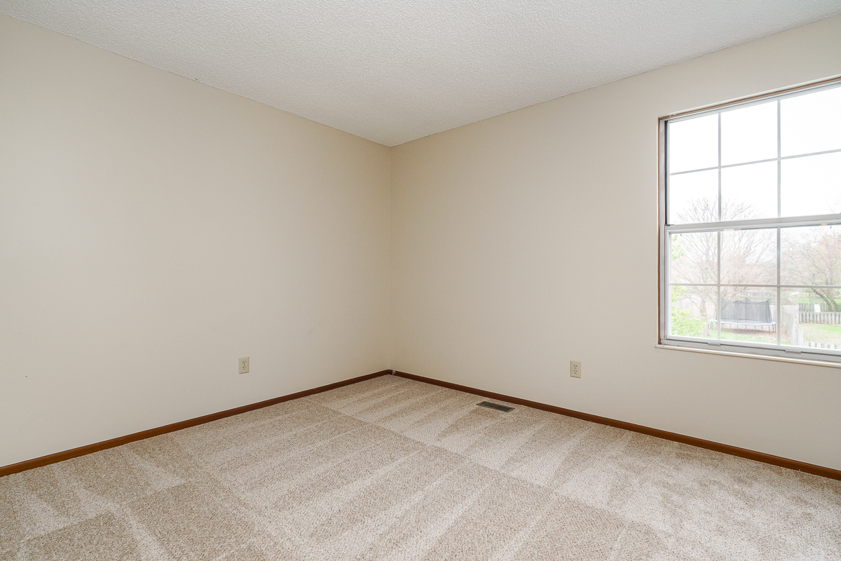 2892 Phoenix ave -29