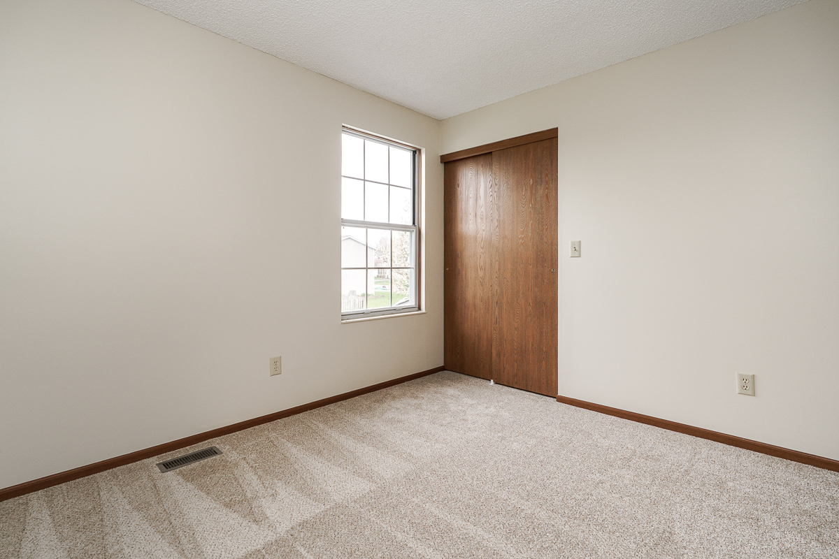 2892 Phoenix ave -30