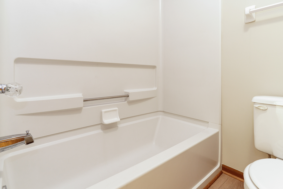 2892 Phoenix ave -32