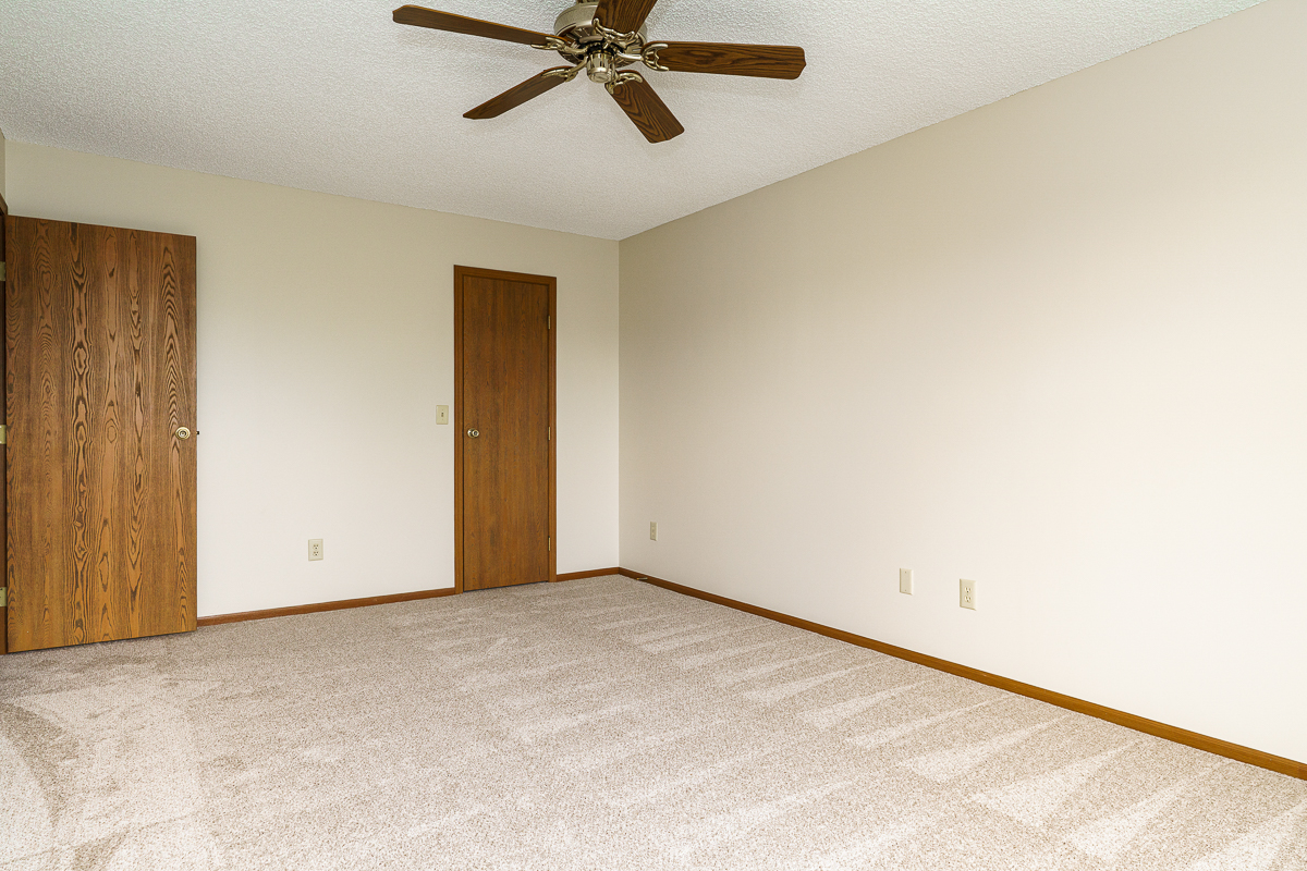 2892 Phoenix ave -35