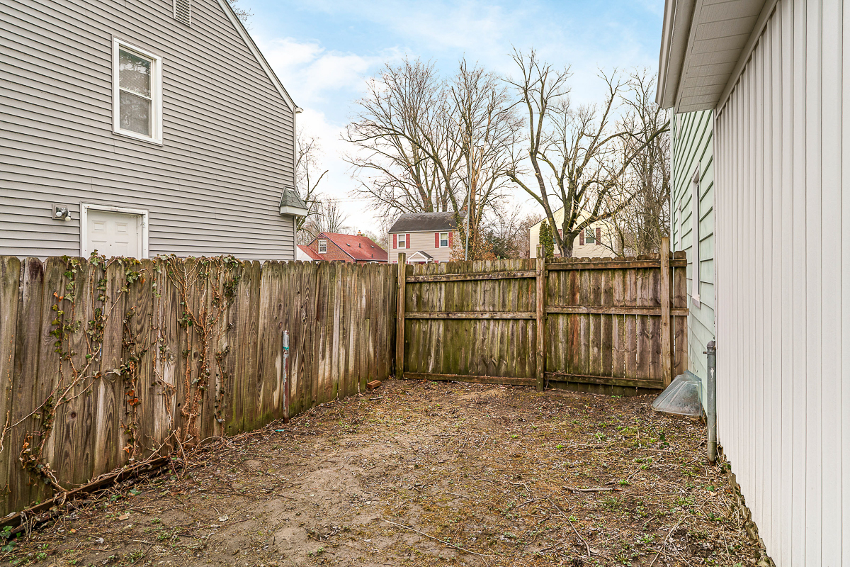 2981 Norwood St-8