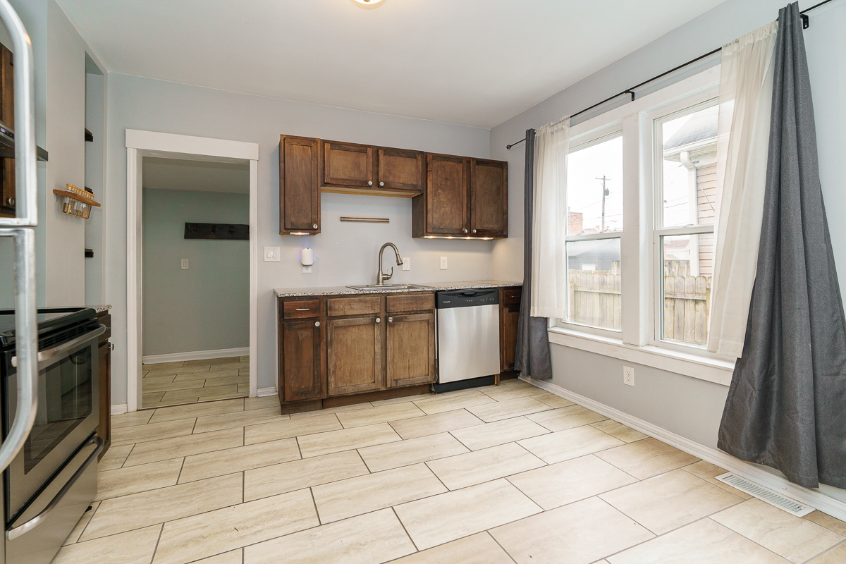 308 s Cypress Ave-24