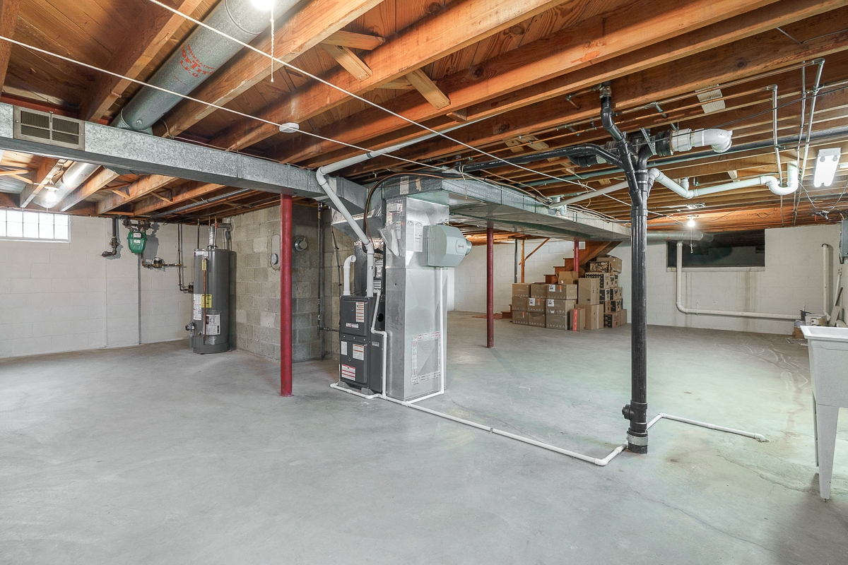 316 Charleston Ave-11