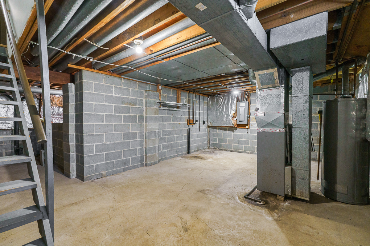 324 Meadowside Court-12